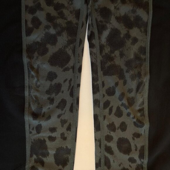 Zella Girl (Nordstrom brand) Luminous Pocket "Grey Urban Cheetah" Leggings - Picture 9 of 10